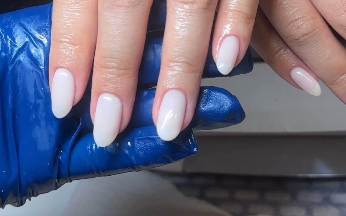 Isla builder-gel nail service photograph